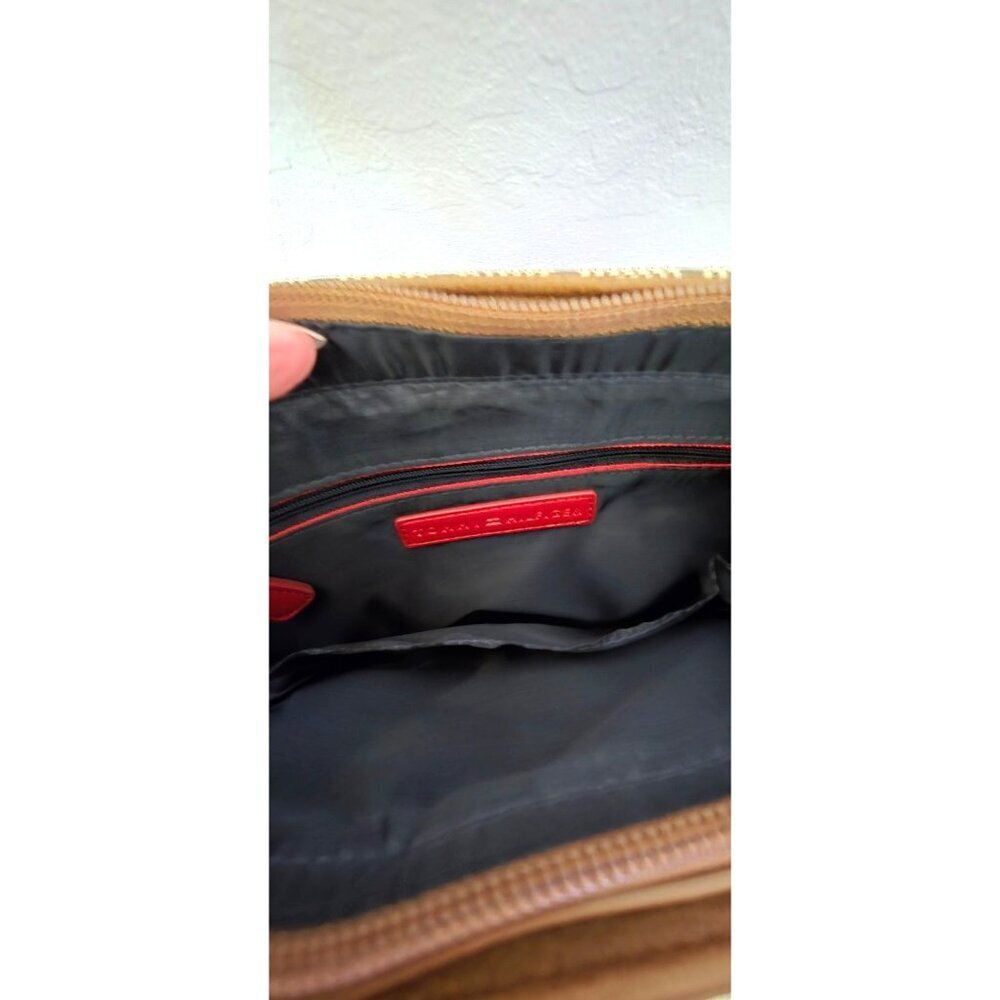 Tommy Hilfiger Monogram Tan & Brown Shoulder Bag With Gold Accents - Picture 5 of 9